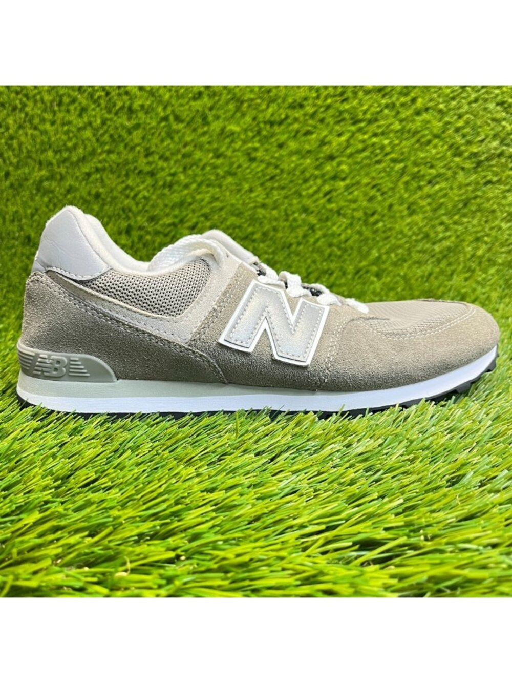 New Balance 574 Boys Size 7Y Gray White Casual Running Walking Shoes Sneakers